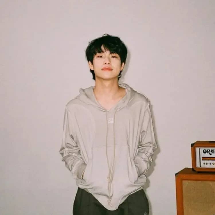 J.UNA