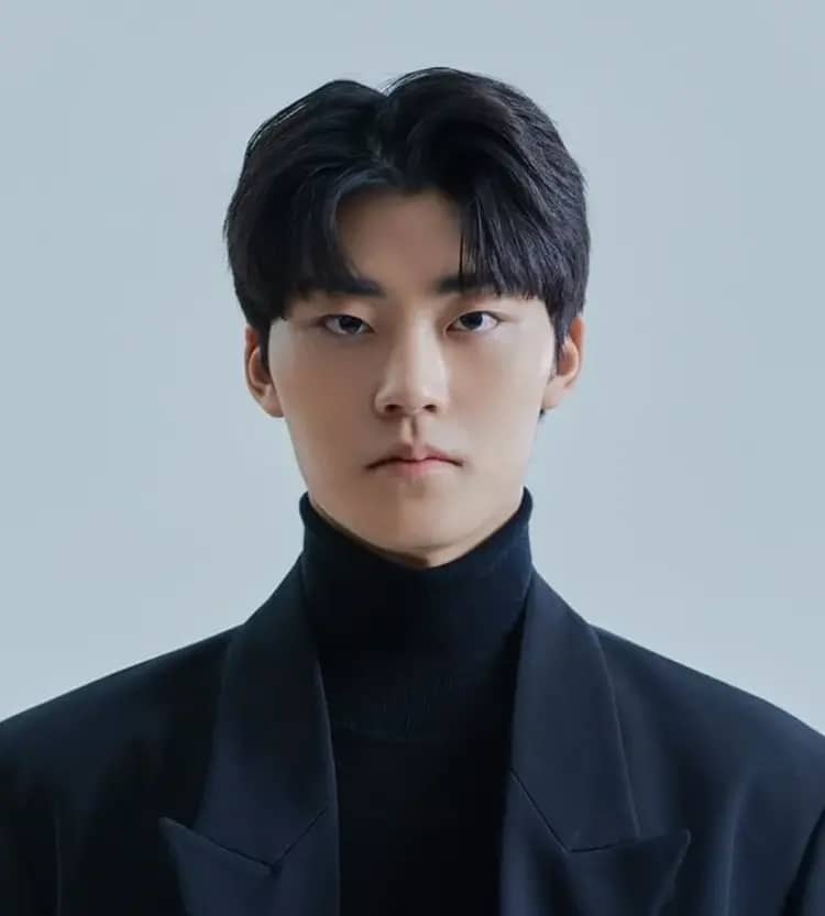 Yoo Jinwoo